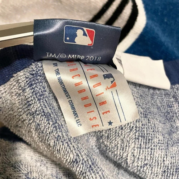 Chicago Cubs MLB Mickey Mouse Baseball Beach Towel 56.5 x 29.5 FLAWS - Picture 4 of 16